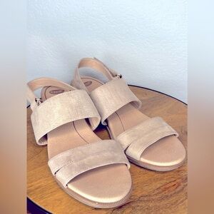 267. Dr. Scholl’s Freestone Hook & Loop/Velcro Wedge Sandals  9.5
